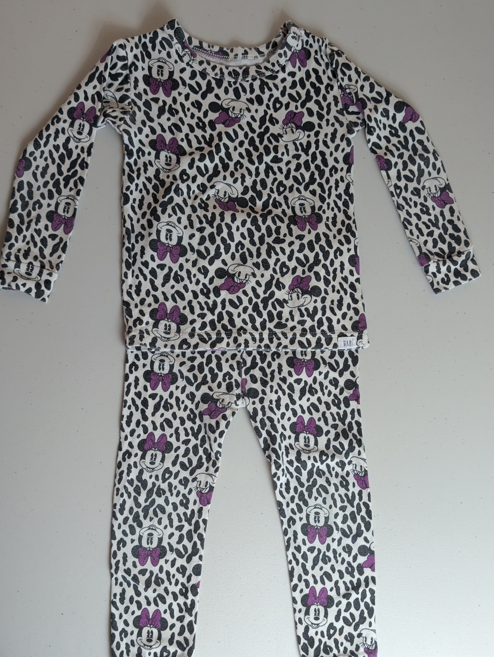 GAP X Disney Girls Minnie Mouse Long-Sleeve Pajama Set in White and Purple